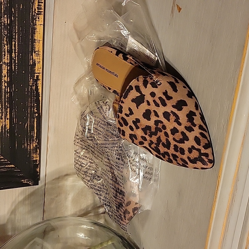 Women's leopard print mules